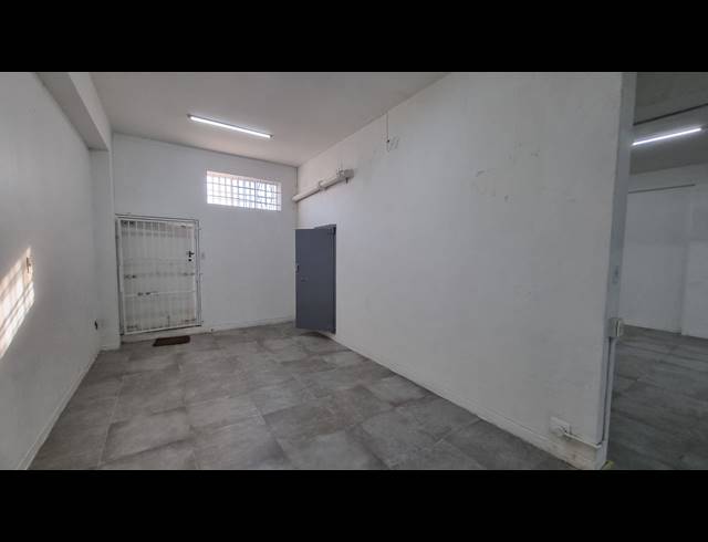 250M² BUILDING TO LET IN WOODSTOCK